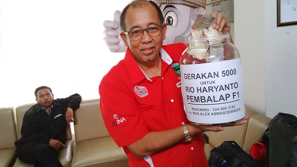 Alex%20Asmasoebrata%2C%20mantan%20pembalap%20Indonesia.